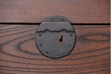 アンティーク家具　古民具・骨董　前面欅!使いやすく素敵なデザインの帳場箪笥