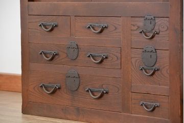 アンティーク家具　古民具・骨董　前面欅!使いやすく素敵なデザインの帳場箪笥