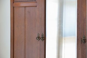 アンティーク家具　アンティーク　希少!素敵なデザイン!日本製特別注文造りの組立式特大ワードローブ(洋服タンス)