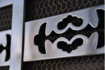 アンティーク家具　古民具・骨董　極上!美品!特別注文造り　前板玉杢・重厚な近江の六尺水屋箪笥(食器棚)
