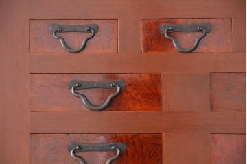 アンティーク家具　古民具・骨董　極上!美品!特別注文造り　前板玉杢・重厚な近江の六尺水屋箪笥(食器棚)