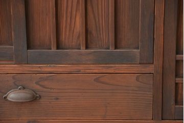 アンティーク家具　アンティーク　古い木の小振りな収納棚(下駄箱)