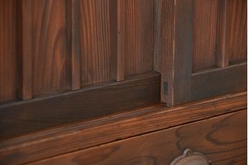 アンティーク家具　アンティーク　古い木の小振りな収納棚(下駄箱)
