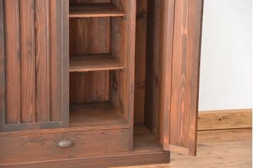 アンティーク家具　アンティーク　古い木の小振りな収納棚(下駄箱)