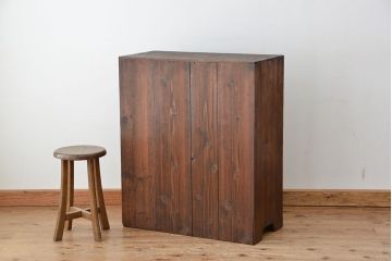 アンティーク家具　アンティーク　古い木の小振りな収納棚(下駄箱)