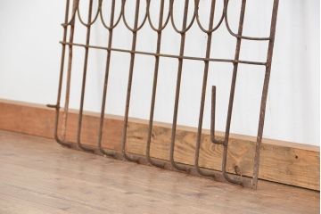 アンティーク　古いシャビーなアイアンフェンス〈面格子・窓柵)