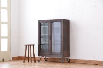 アンティーク家具　アンティーク　鉄脚付きのモールガラス収納棚(本箱)