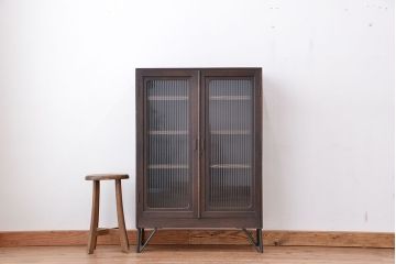 アンティーク家具　アンティーク　鉄脚付きのモールガラス収納棚(本箱)