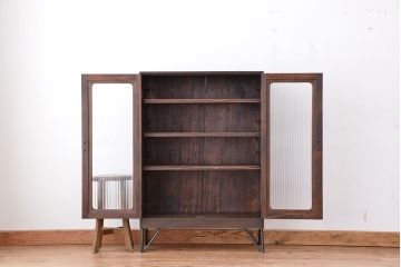 アンティーク家具　アンティーク　鉄脚付きのモールガラス収納棚(本箱)