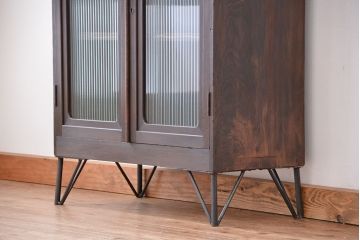 アンティーク家具　アンティーク　鉄脚付きのモールガラス収納棚(本箱)