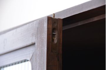 アンティーク家具　アンティーク　鉄脚付きのモールガラス収納棚(本箱)
