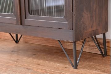 アンティーク家具　アンティーク　鉄脚付きのモールガラス収納棚(本箱)