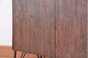 アンティーク家具　アンティーク　鉄脚付きのモールガラス収納棚(本箱)