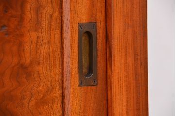 アンティーク家具　古民具・骨董　前面ケヤキ材の杢目の素晴らしい時代箪笥サイドボード(水屋箪笥、下駄箱、食器棚、収納棚)