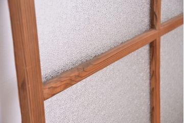 古い木味の背の低いダイヤガラス引き戸2枚セット(ガラス戸)