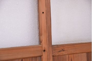 古い木味の背の低いダイヤガラス引き戸2枚セット(ガラス戸)