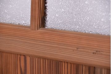古い木味の背の低いダイヤガラス引き戸2枚セット(ガラス戸)