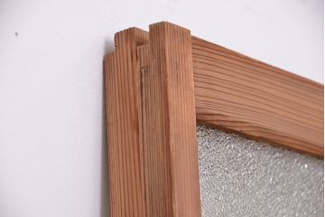 古い木味の背の低いダイヤガラス引き戸2枚セット(ガラス戸)