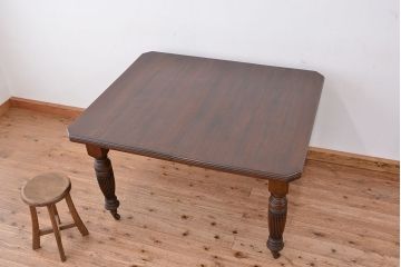 アンティーク家具　イギリスアンティーク　可愛いデザイン!オーク材キャスター付エクステンションテーブル