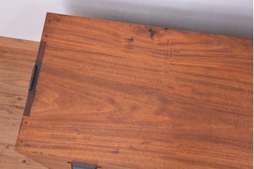 アンティーク家具　アンティーク　楠の木の鉄脚のローチェスト?(ローボード)