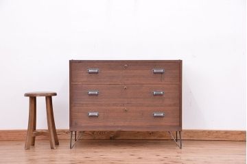 アンティーク家具　アンティーク　鉄脚のローチェスト?(ローボード)
