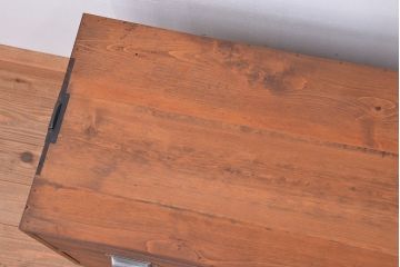 アンティーク家具　古い木の鉄脚アンティークローボード(ローチェスト)?