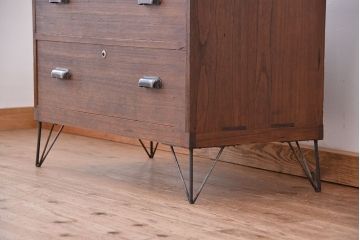 アンティーク家具　古い木の鉄脚アンティークローボード(ローチェスト)?