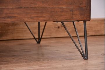 アンティーク家具　古い木の鉄脚アンティークローボード(ローチェスト)?