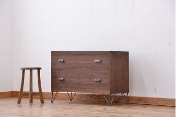 アンティーク家具　古い木の鉄脚アンティークローボード(ローチェスト)?