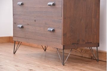 アンティーク家具　古い木の鉄脚アンティークローボード(ローチェスト)?