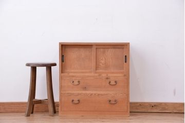 アンティーク家具　古民具・骨董　古い木味の小さな収納棚(箪笥)