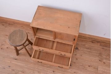 アンティーク家具　古民具・骨董　古い木味の小さな収納棚(箪笥)
