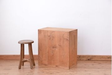 アンティーク家具　古民具・骨董　古い木味の小さな収納棚(箪笥)