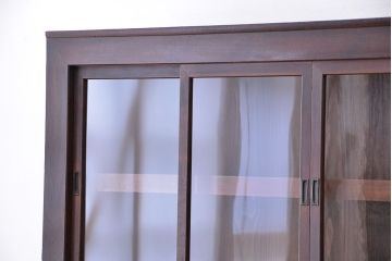 アンティーク家具　古民具・骨董　四枚引き戸二段重ね関西収納棚(水屋箪笥、ガラスケース、食器棚)
