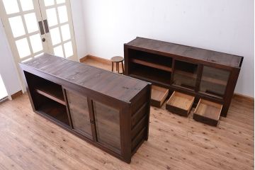 アンティーク家具　古民具・骨董　四枚引き戸二段重ね関西収納棚(水屋箪笥、ガラスケース、食器棚)