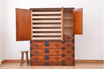 中古　伝統工芸　二段重ね岩谷堂箪笥(定価90万円前後)