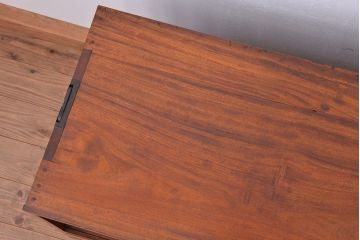 アンティーク家具　アンティーク　古い楠の木の鉄脚ローボード(ローチェスト)(収納棚)