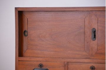 アンティーク家具　アンティーク　古い楠の木の鉄脚ローボード(ローチェスト)(収納棚)
