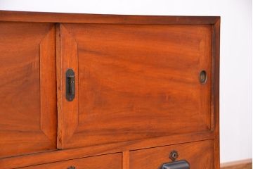 アンティーク家具　アンティーク　古い楠の木の鉄脚ローボード(ローチェスト)(収納棚)
