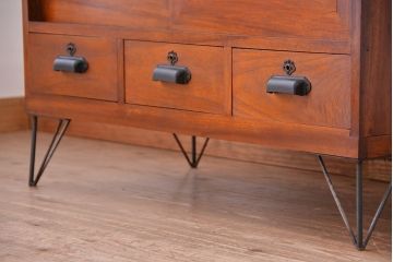 アンティーク家具　アンティーク　古い楠の木の鉄脚ローボード(ローチェスト)(収納棚)