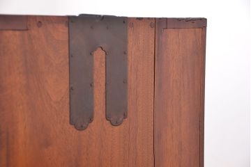 アンティーク家具　アンティーク　古い楠の木の鉄脚ローボード(ローチェスト)(収納棚)