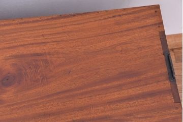 アンティーク家具　アンティーク　古い楠の木の鉄脚ローボード(ローチェスト)?(収納棚)