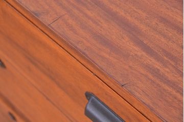 アンティーク家具　アンティーク　古い楠の木の鉄脚ローボード(ローチェスト)?(収納棚)