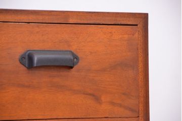 アンティーク家具　アンティーク　古い楠の木の鉄脚ローボード(ローチェスト)?(収納棚)