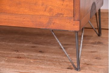 アンティーク家具　アンティーク　古い楠の木の鉄脚ローボード(ローチェスト)?(収納棚)