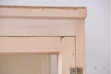 アンティーク家具　可愛いデザイン　ペンキの剥げたアンティークケビントガラスケース(ショーケース)