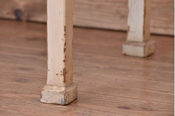 アンティーク家具　可愛いデザイン　ペンキの剥げたアンティークケビントガラスケース(ショーケース)