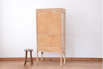 アンティーク家具　可愛いデザイン　ペンキの剥げたアンティークケビントガラスケース(ショーケース)