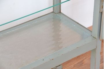 アンティーク家具　シンプルでクールな6面ガラスケビント(ブルーグレイ)(ショーケース)
