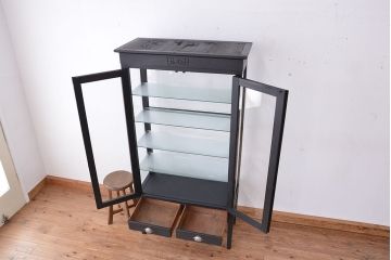 アンティーク家具　アンティーク　シックで上品なブラックカラーのケビントガラスケース(ショーケース)